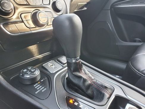 Certified 2020 Jeep Cherokee Trailhawk w/ Cold Weather Group image 23