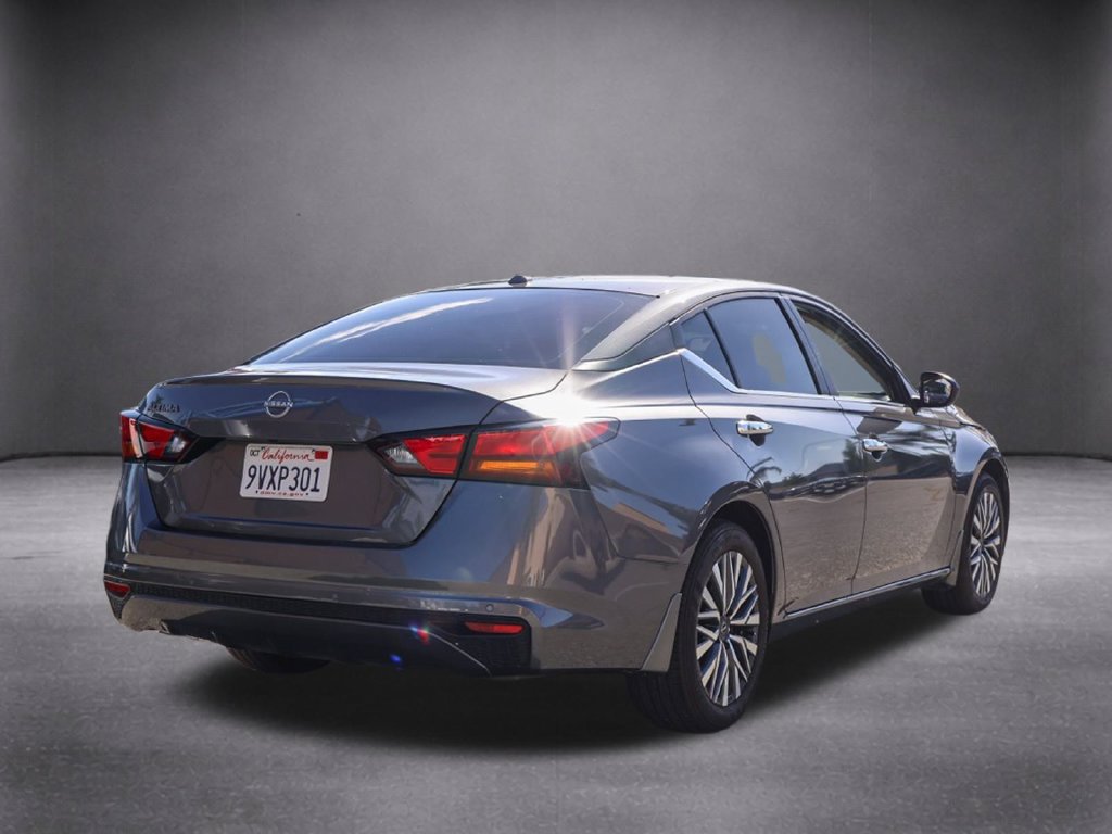 Used 2025 Nissan Altima 2.5 SV FWD image 4