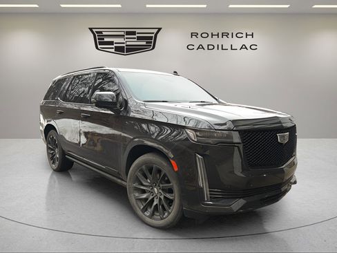 Certified 2022 Cadillac Escalade Sport Platinum w/ LPO, ONYX Package image 4