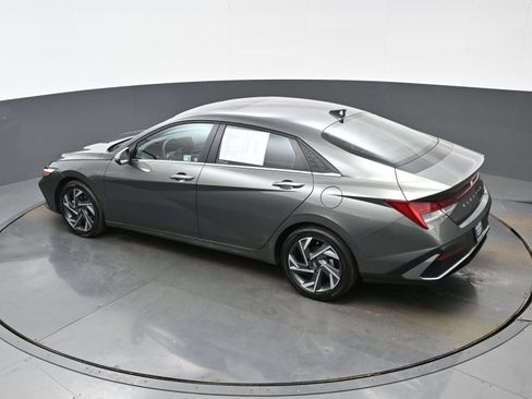 Certified 2025 Hyundai Elantra Limited image 36