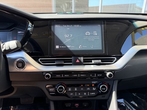 Used 2022 Kia Niro EX image 22