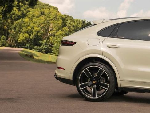 Used 2022 Porsche Cayenne Coupe AWD/4WD image 10