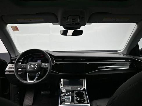 Used 2023 Audi Q8 Premium image 28