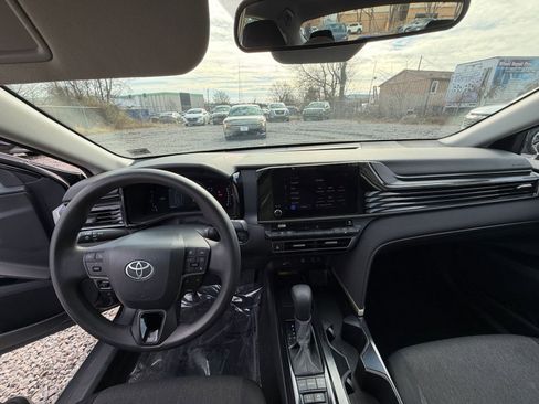 Used 2025 Toyota Camry LE image 31