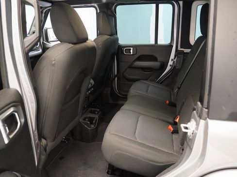 Used 2020 Jeep Wrangler Unlimited Sahara image 20