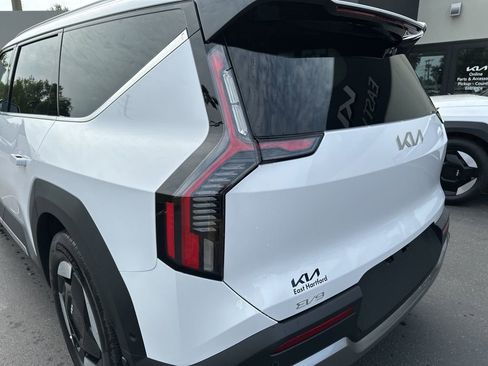 New 2026 Kia EV9 Wind image 8