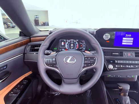 Certified 2025 Lexus ES 350 w/ Premium Package FWD image 17