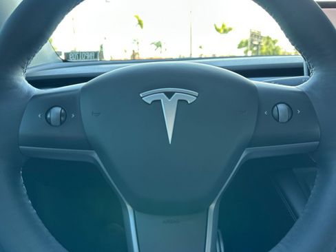 Used 2021 Tesla Model Y Performance image 23