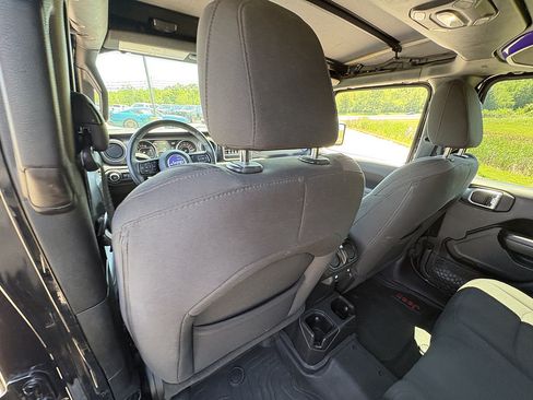 Used 2018 Jeep Wrangler Unlimited Sport S AWD/4WD image 18