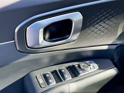 Certified 2025 Kia Sorento EX image 17