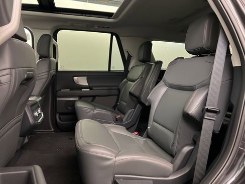 New 2025 Ford Expedition Active image 31