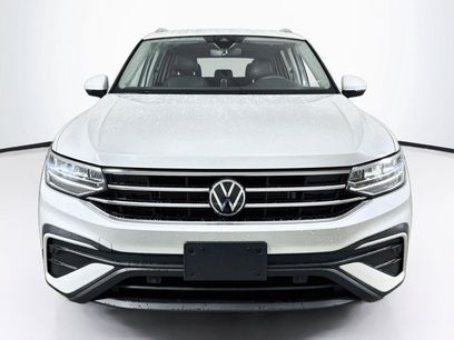 Used 2023 Volkswagen Tiguan SE w/ Panoramic Sunroof Package