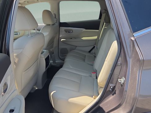 Used 2015 Nissan Murano Platinum w/ Platinum Technology Package FWD image 10
