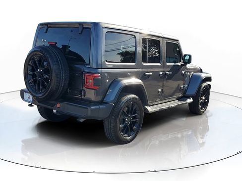 Used 2025 Jeep Wrangler Unlimited Sahara AWD/4WD image 4