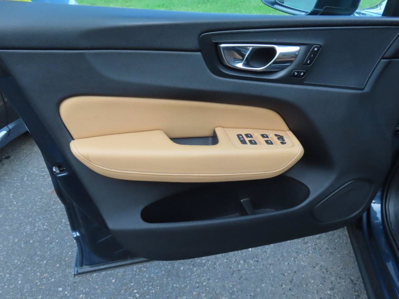 Used 2018 Volvo XC60 T5 Inscription AWD/4WD image 9