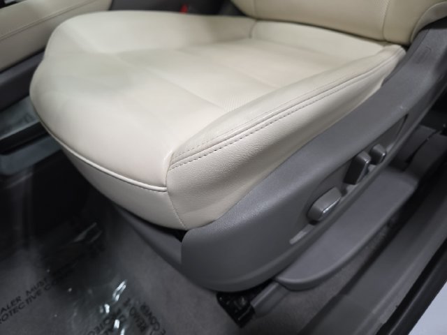 Used 2024 Cadillac XT6 Premium Luxury w/ LPO, Floor Liner Package AWD/4WD image 25