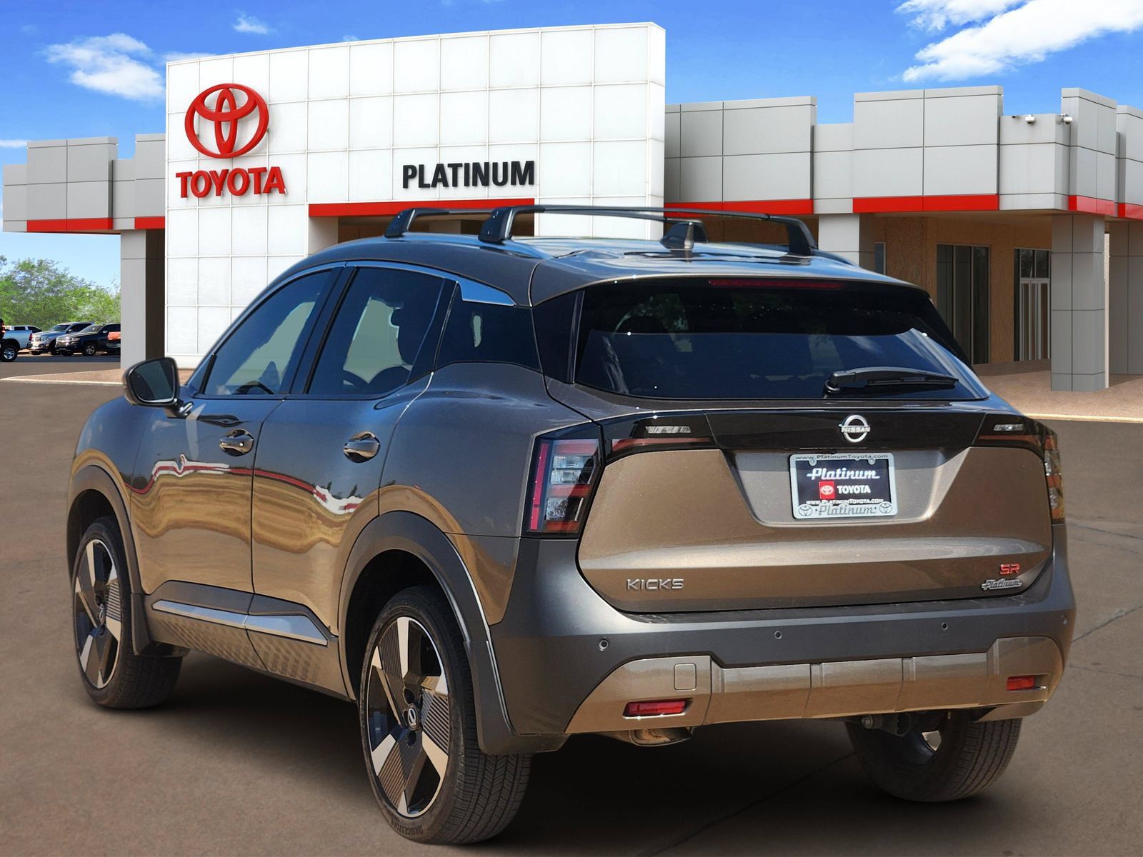 Used 2025 Nissan Kicks SR FWD image 5