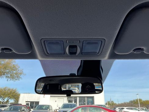 Used 2025 Hyundai Venue SEL image 15