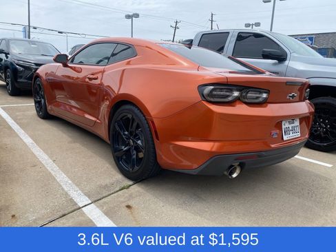 Used 2022 Chevrolet Camaro LT RWD image 4