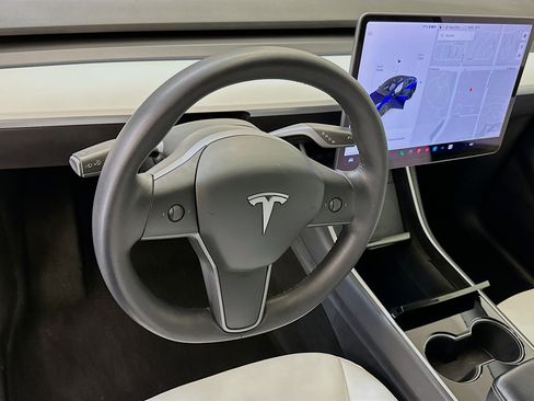 Used 2020 Tesla Model Y Long Range image 18