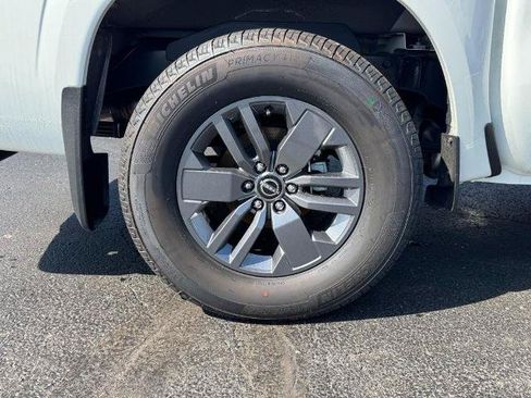 Certified 2025 Nissan Frontier SV RWD image 4