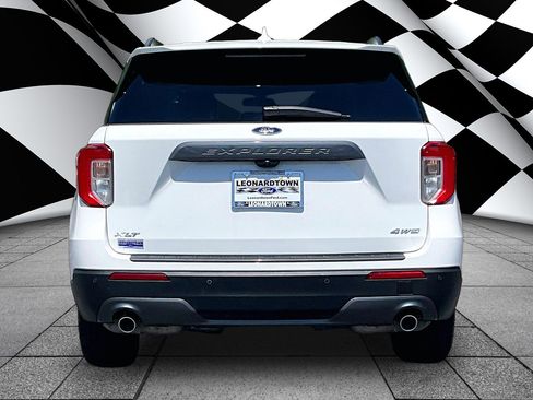 Certified 2022 Ford Explorer XLT w/ Equipment Group 202A AWD/4WD image 4