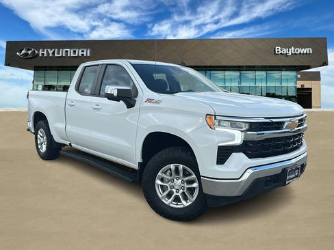 Used 2022 Chevrolet Silverado 1500 LT w/ Z71 Off-Road Package image 1