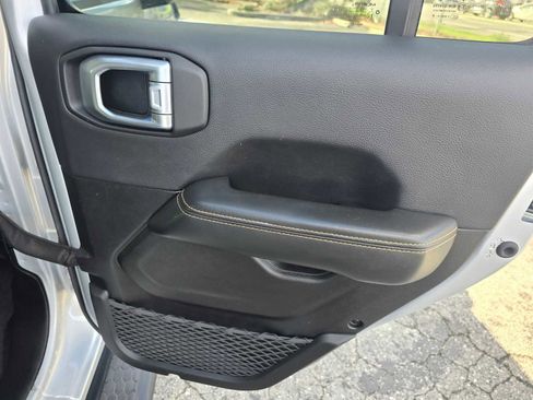 Used 2024 Jeep Wrangler Sahara image 13