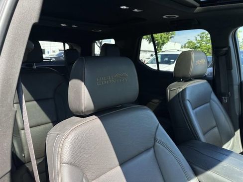 Used 2023 Chevrolet Traverse High Country AWD/4WD image 12
