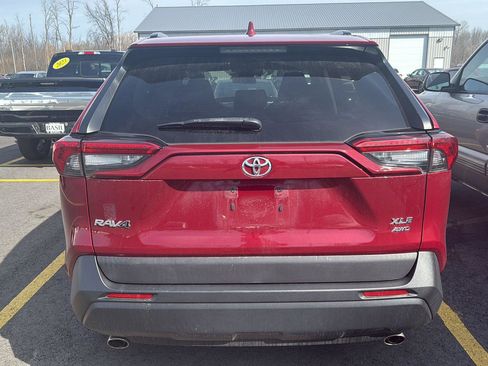 Used 2020 Toyota RAV4 XLE w/ Convenience Package image 5