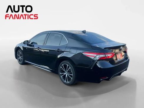 Used 2019 Toyota Camry SE w/ Convenience Package FWD image 3