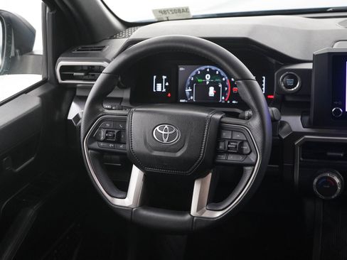 Used 2025 Toyota 4Runner SR5 AWD/4WD image 14