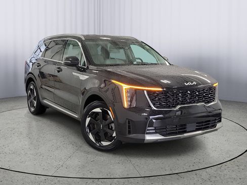 Certified 2025 Kia Sorento EX AWD/4WD image 1