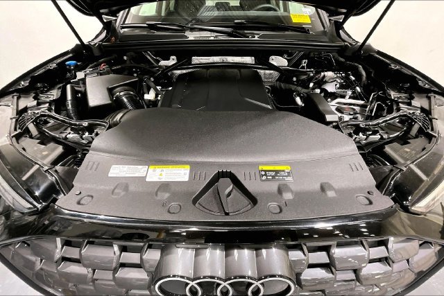 Certified 2025 Audi Q5 Premium AWD/4WD image 6