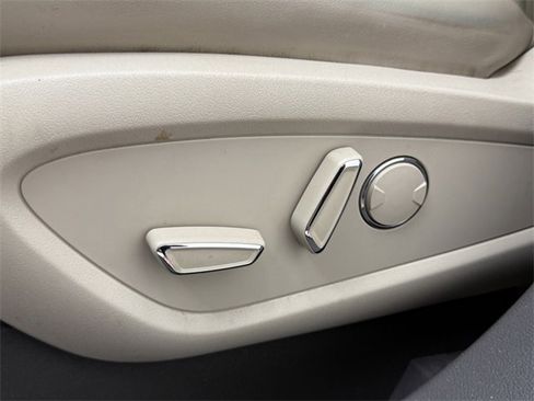 Used 2017 Lincoln MKX Reserve w/ Lincoln MKX Climate Package image 32