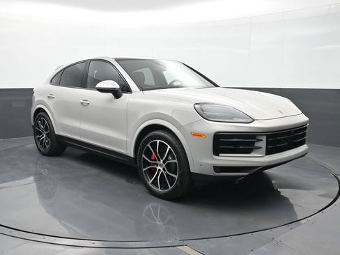 Certified 2025 Porsche Cayenne S AWD/4WD image 25