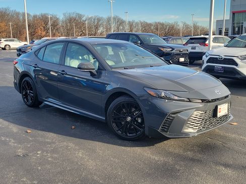 Certified 2025 Toyota Camry SE image 2