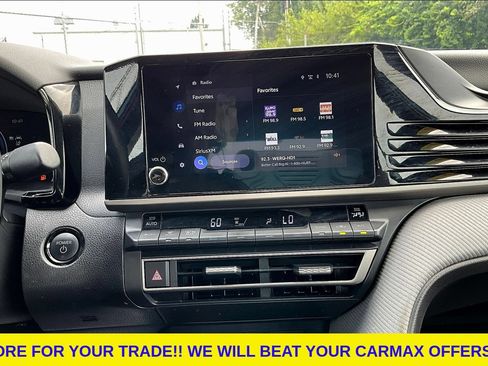 Used 2025 Toyota Camry SE FWD image 12