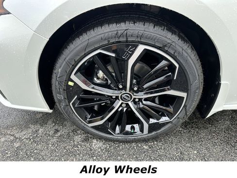 Certified 2025 Nissan Altima 2.5 SR w/ SR Premium Package FWD image 14