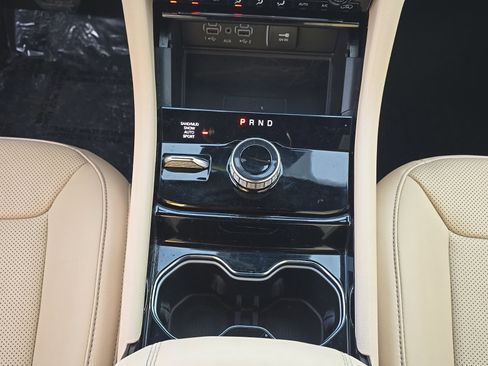 Used 2023 Jeep Grand Cherokee Limited w/ Luxury Tech Group II image 18