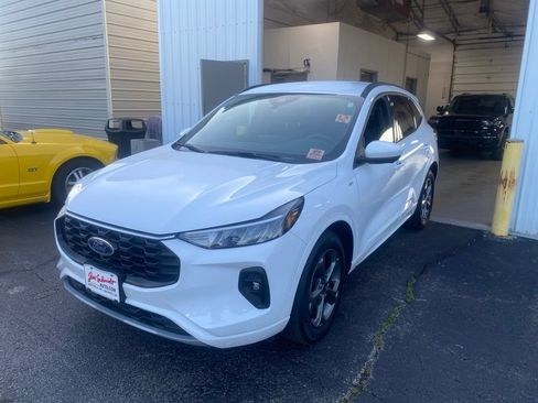 Used 2023 Ford Escape ST-Line Select w/ Tech Pack #2 AWD/4WD image 2