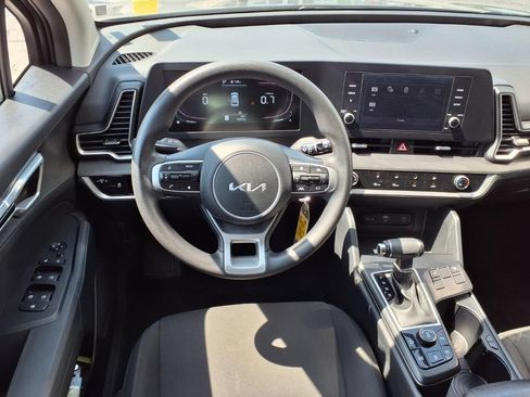 Used 2024 Kia Sportage LX AWD/4WD image 7