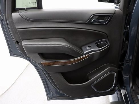 Used 2019 Chevrolet Tahoe LT w/ LT Signature Package image 27