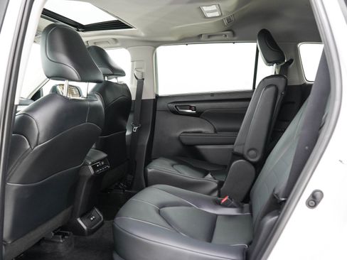 Certified 2026 Toyota Highlander XLE AWD/4WD image 16