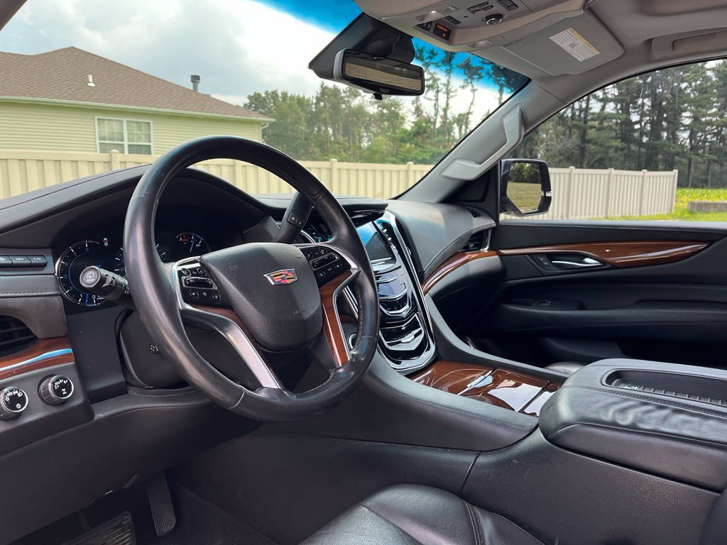 Used 2018 Cadillac Escalade Luxury w/ LPO, Radiant Package AWD/4WD image 18