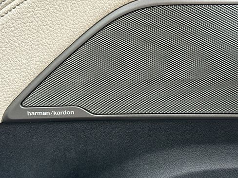 Used 2018 BMW 530e 530e iPerformance image 21