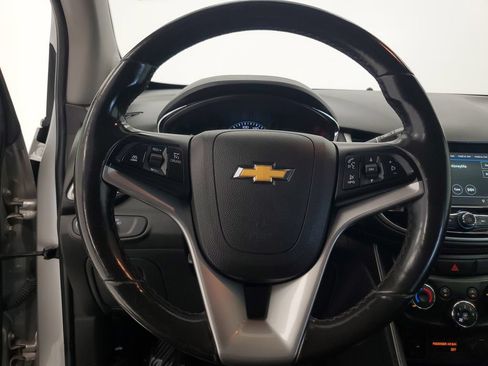Used 2019 Chevrolet Trax LT w/ LT Convenience Package AWD/4WD image 12