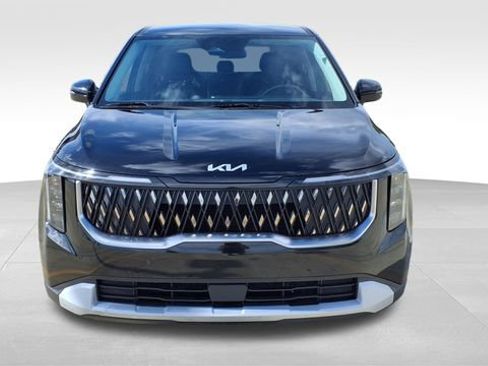 Used 2025 Kia Carnival image 3
