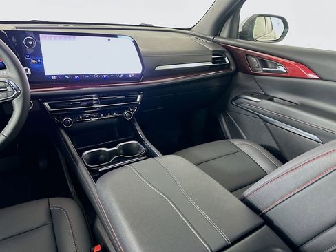 Used 2025 Chevrolet Traverse Z71 image 22