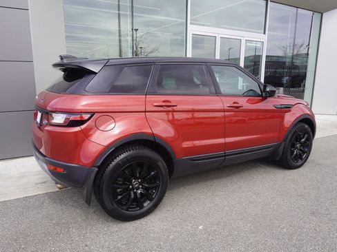 Used 2019 Land Rover Range Rover Evoque SE image 4